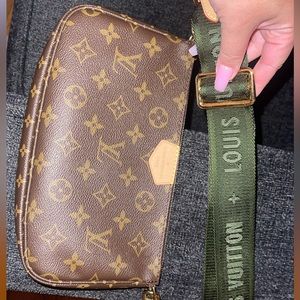 Louis Vuitton multi pochette